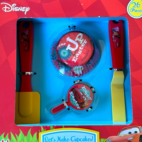 NEW in BOX - Disney Cars Easter Cupcake Baking Set 26 pieces - Picture 6 of 6
